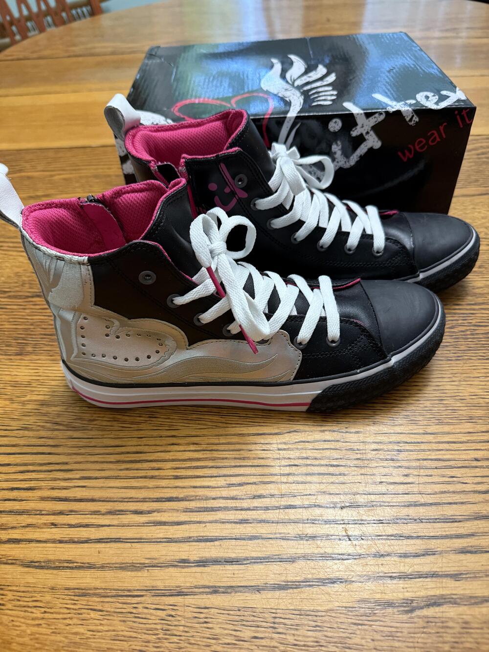 Smitten Take Flight Shoes Womens Size 8 8.5 Black Silver High Top Slip Resistant